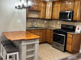 13818 Bessemer St, Van Nuys, CA 91401