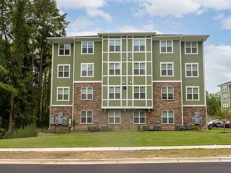 Foxwood Apartments — Photo 190