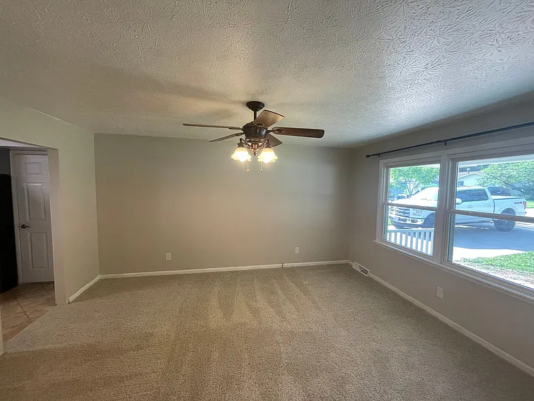 1119 E Edgewood St — Photo 4