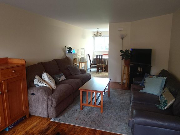 2nd image of 196 Fairway Dr #196