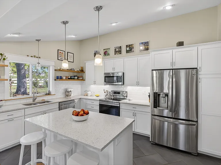 4470 Stoltz Dr — Photo 5