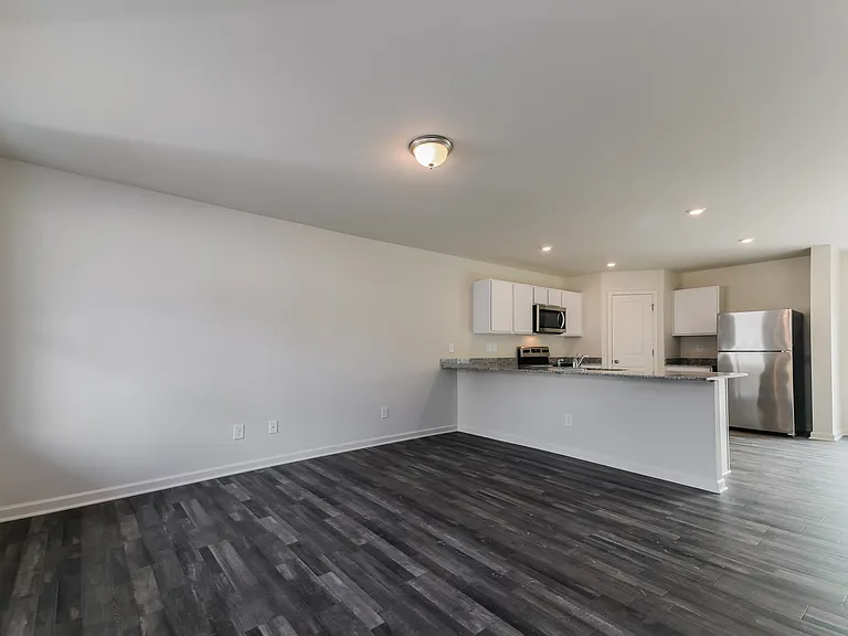 307 Kyles Dr — Photo 4