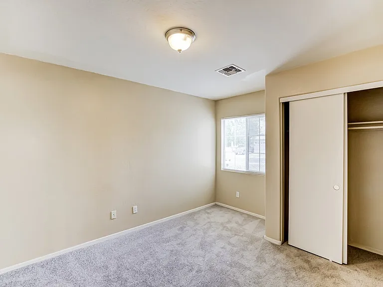 1105 S 225th Ave — Photo 15