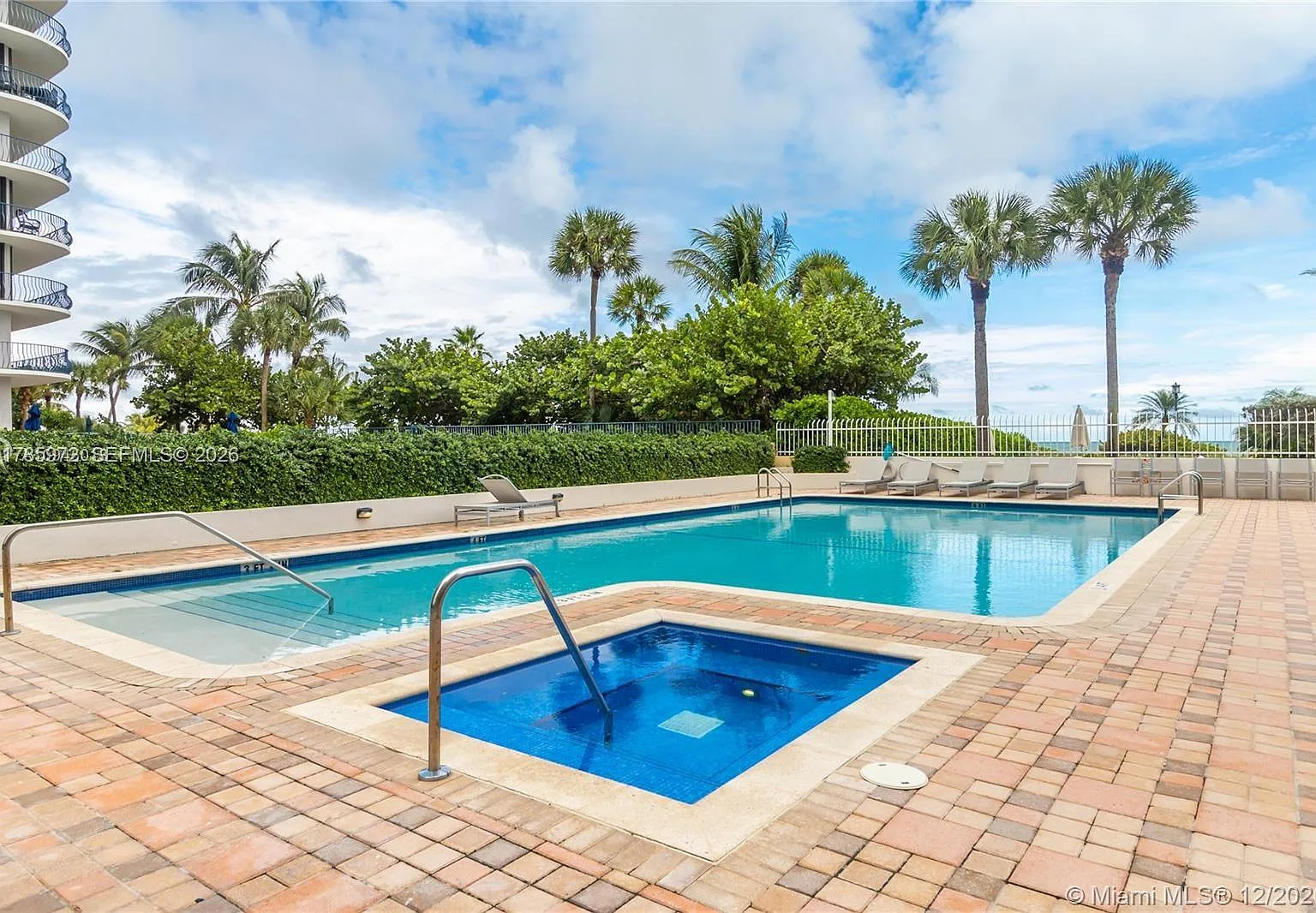 Ocean 88 Condominium — Photo 4