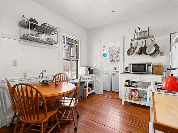 4th image of 285 Chestnut Ave