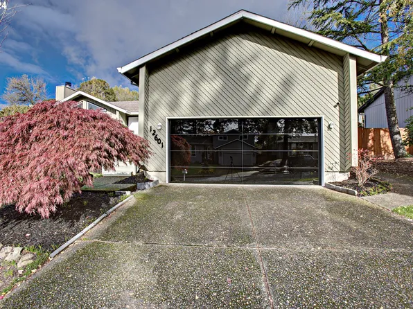 12601 SE Regency View St, Happy Valley, OR 97086