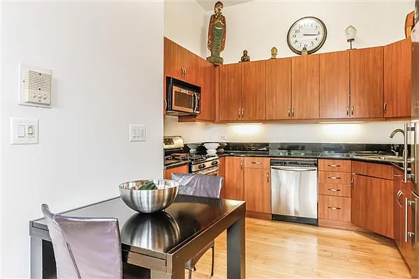 Sold by Avenue Sotheby's International Realty | media 16