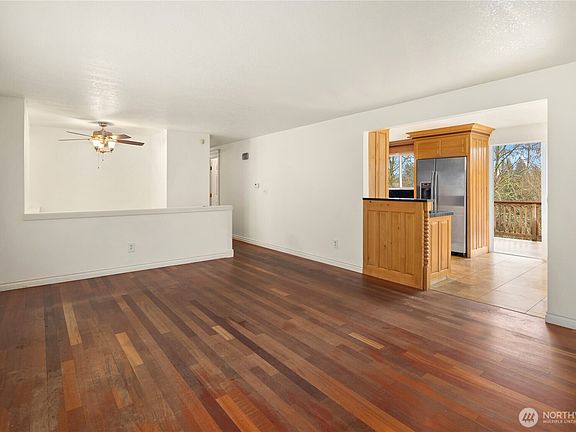 3rd image of 1211 121st Avenue SE