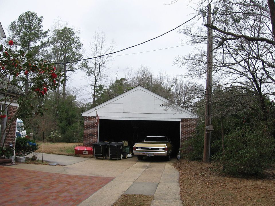 2nd image of 411 E Main St