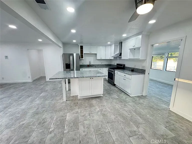 3233 E Cameron Ave — Photo 5