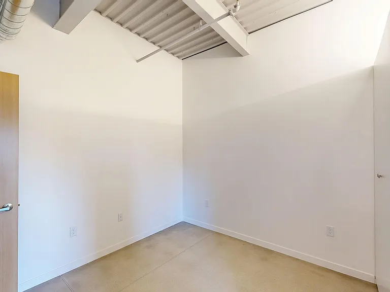 418 East Grand — Photo 49