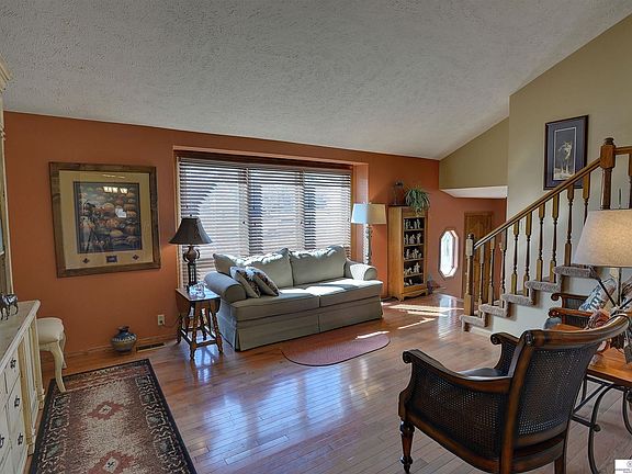 5th image of 15126 Hillsdale Ave