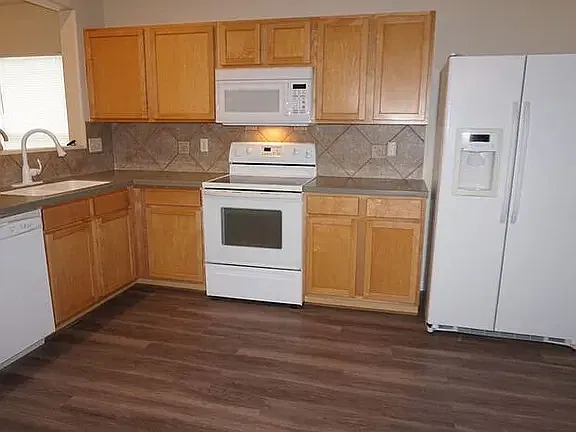 3 bed, 1351 sqft, $875 — Photo 3