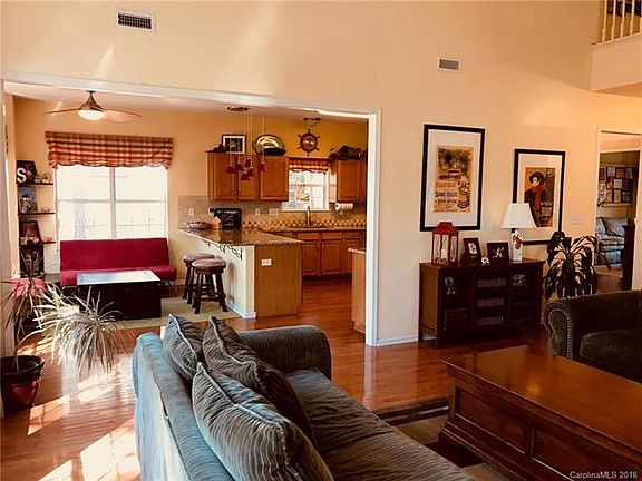 2nd image of 163 Paseo St