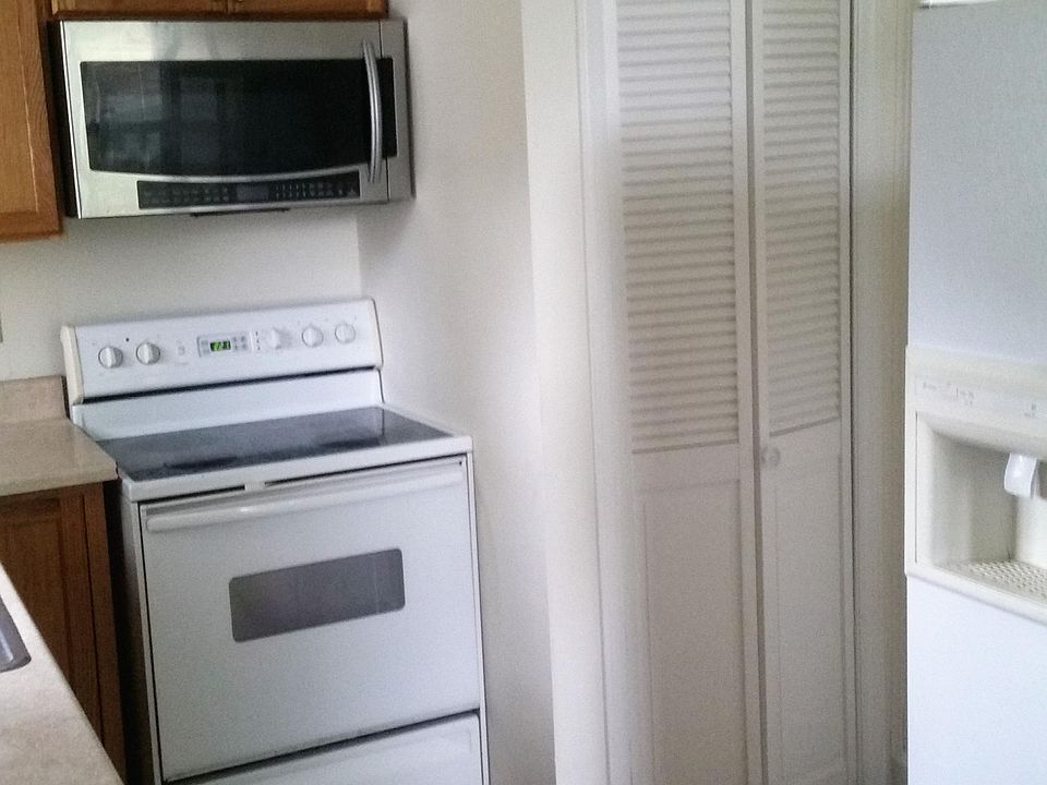 2nd image of 401 E 6th St