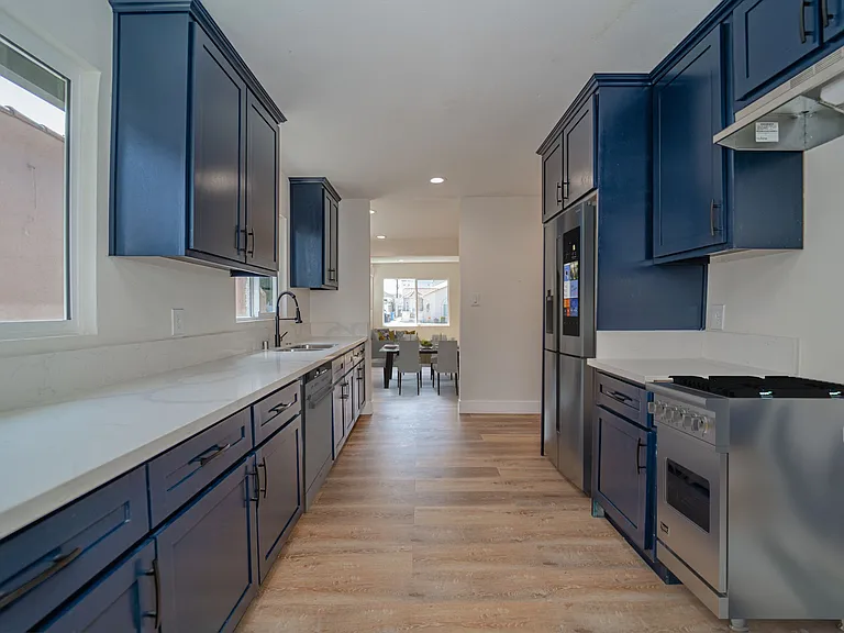 7418 S Hobart Blvd — Photo 5
