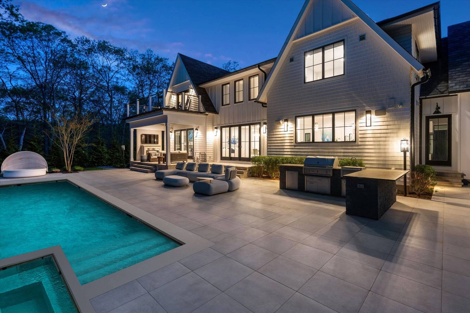  Beautiful Evenings Poolside