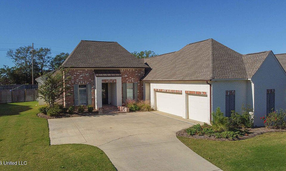 1st image of 133 Camden Lake Cir