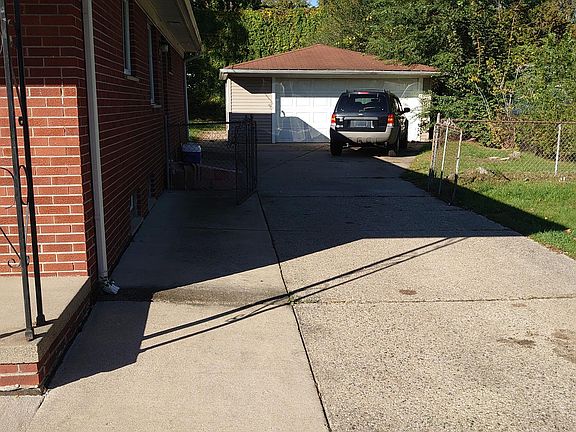 2nd image of 9127 Beatrice St