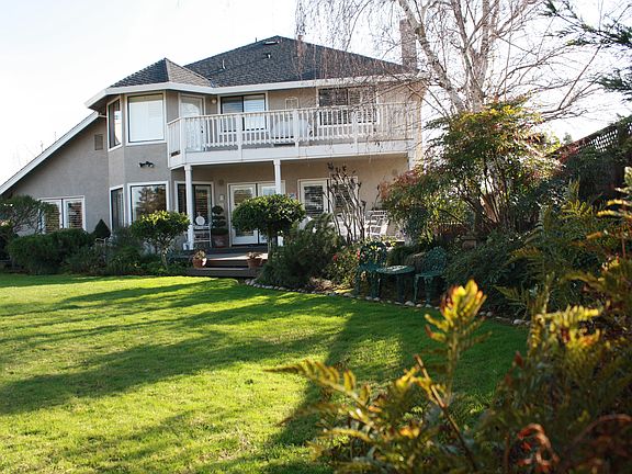 3rd image of 247 River Oaks Dr