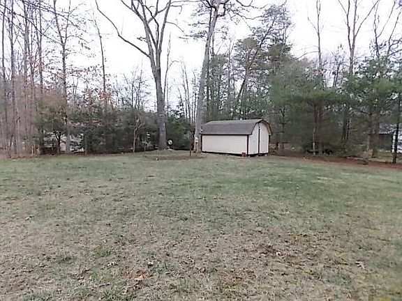 3rd image of 259 Tulip Dr