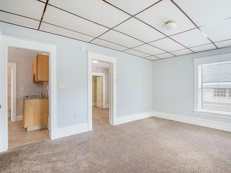 1147 Hermitage SE — Photo 2