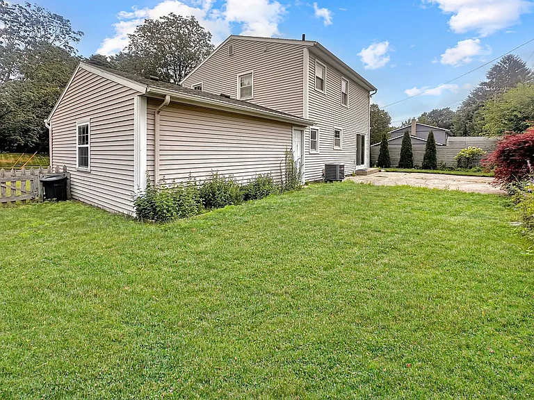 2236 Elmwood Dr SE — Photo 18