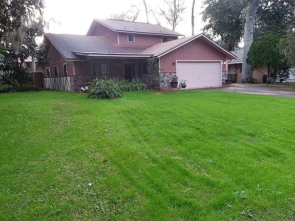 3rd image of 10 Woodgate Ct