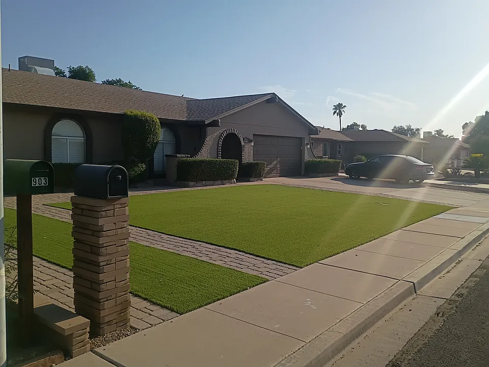 905 W Cheyenne Dr