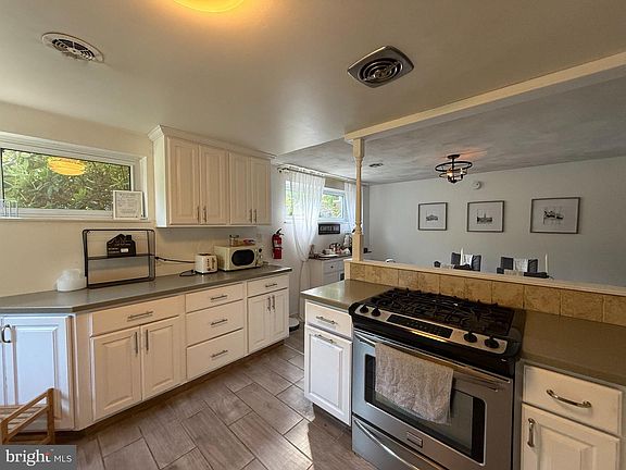 4th image of 2042 Fairwood Ln