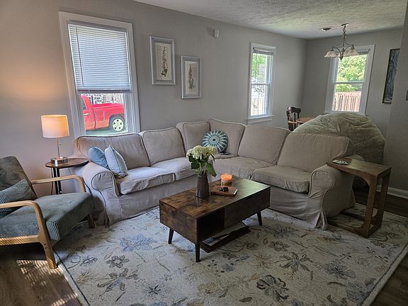 2nd image of 1115 Stewart Dr