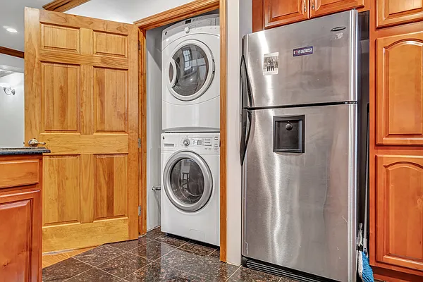 Rented by Avi Nash Associates | media 31