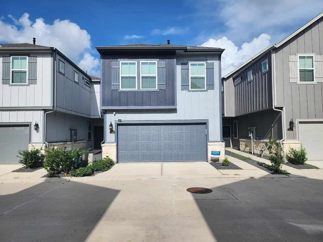 3 bed, 2.5 bath, 1703 sqft, $2,600 — Photo 2