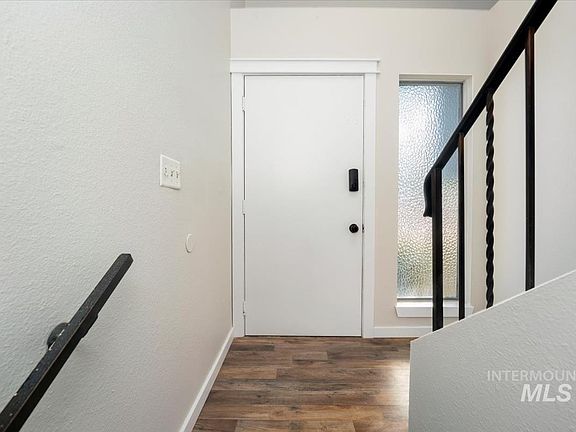 3rd image of 385 S 5 E