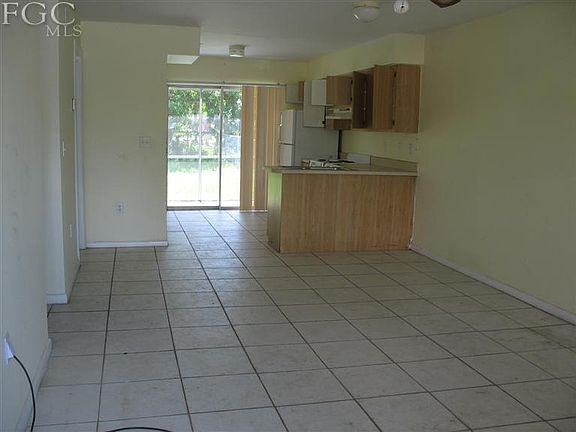 4th image of 312 SE 16th Pl