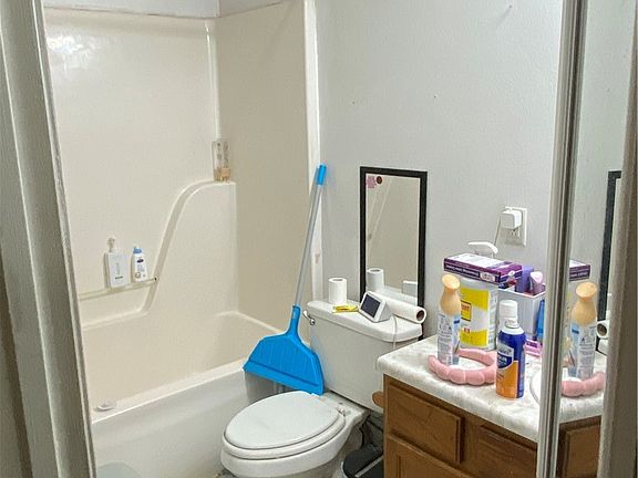 3rd image of 610 Jason Pl