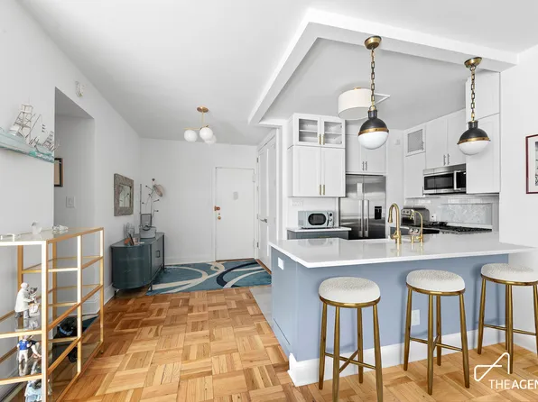 360 East 72nd Street image 2 of 6