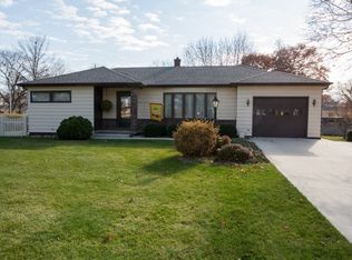 2023 Maplewood Dr, Cedar Falls, IA 50613