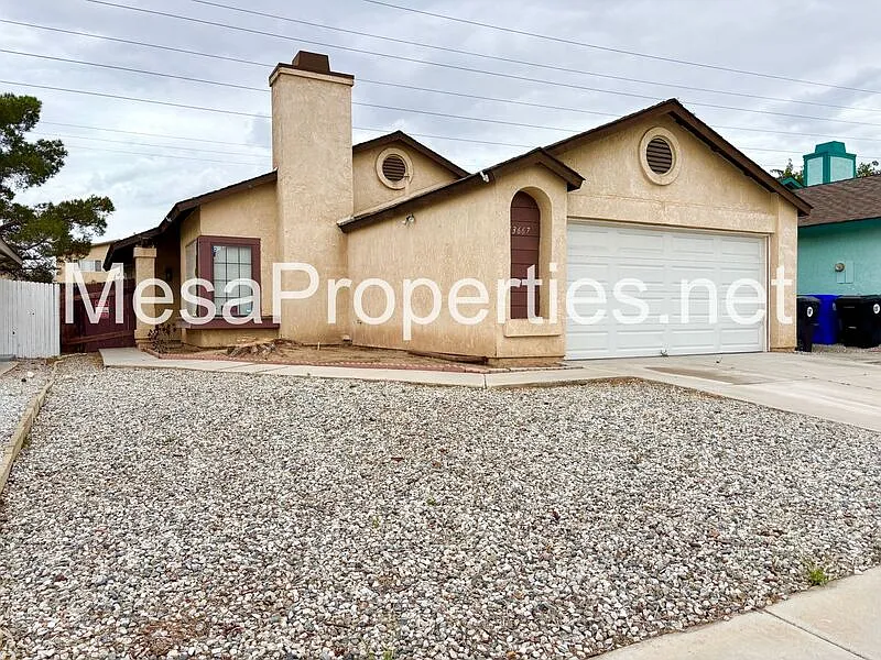3 bed, 2.0 bath, 1304 sqft, $2,100 — Photo 1