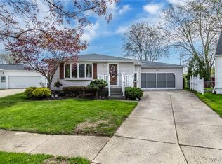 4 Rondelay Ct, Cheektowaga, NY 14227