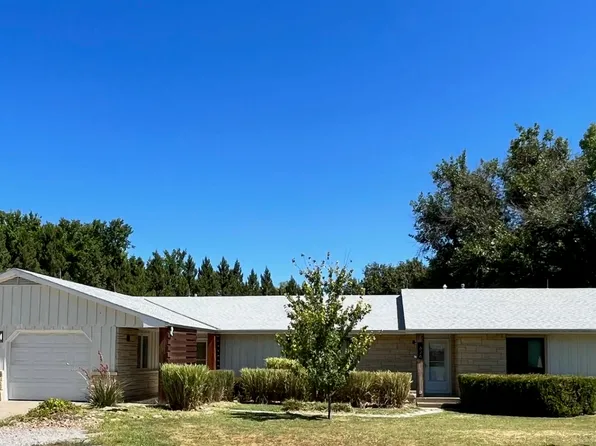 626 Park Ln, Moundridge, KS 67107