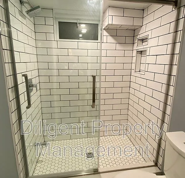 369 Applegrove Ave #LOWER — Photo 29