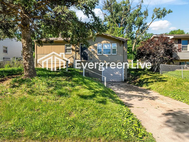 7276 N 34th St — Photo 1