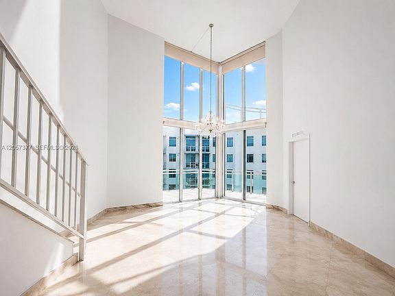 5th image of 3000 NE 188th St APT 709