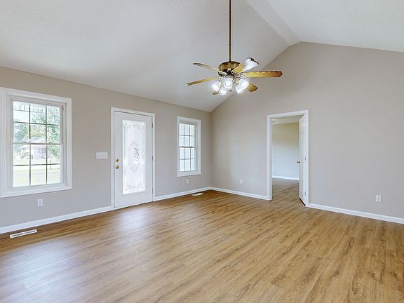5th image of 72 Jamie Cir
