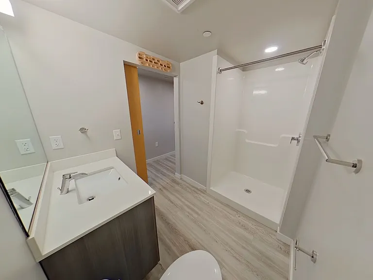 Ferry Street Flats - Modern Studios and Lofted units right by campus! — Photo 47
