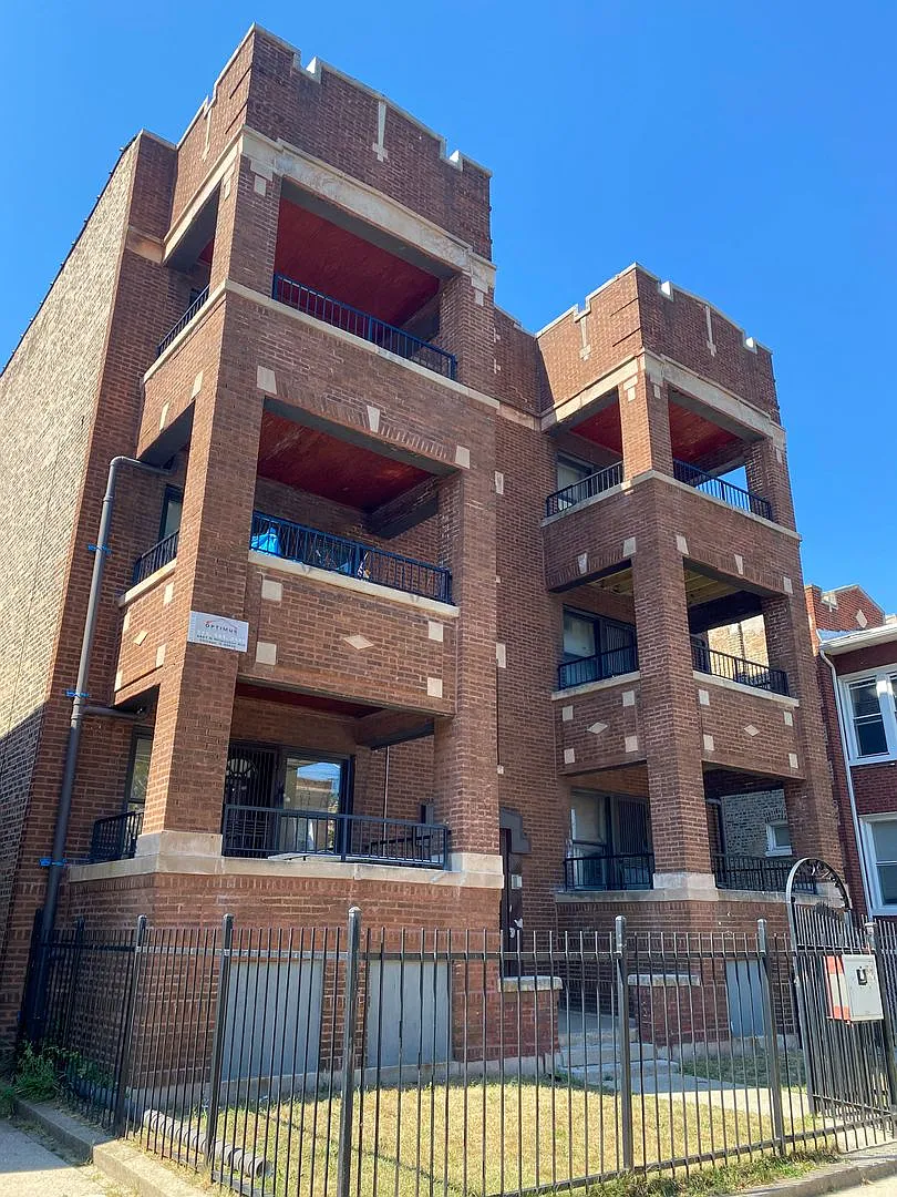 3 bed, $1,800 — Photo 1