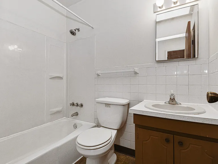 Covington Court — Photo 8