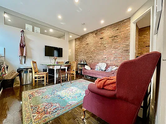 Rented by Douglas Elliman | media 17