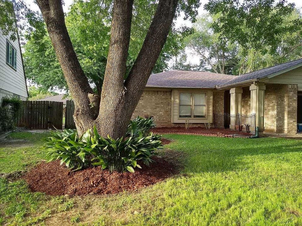 1st image of 3007 Sam Houston Dr